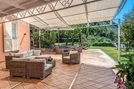 Campanella Villas Gardens Pool Superview