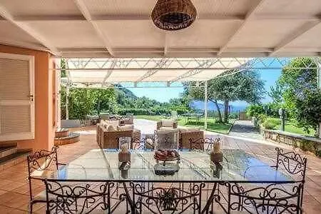 Campanella Villas Gardens Pool Superview